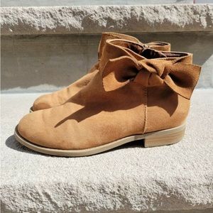 Zac & Zoe Boots w Heal Sz 6 Girls Bow Full Suede Excellent Condition